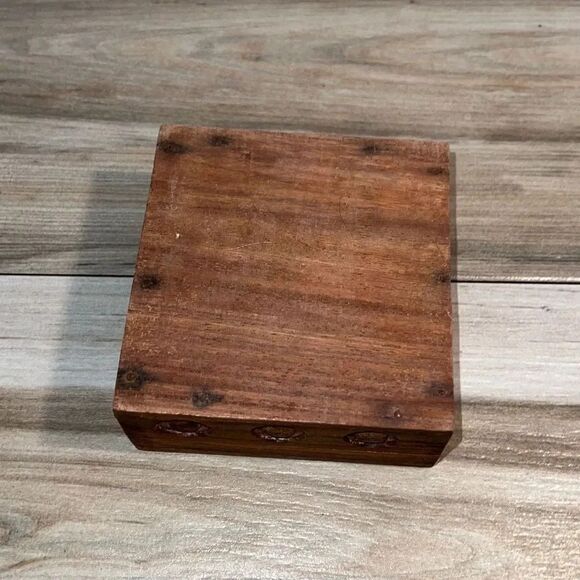 Handmade Small Lattice Cutwork Wood Box - Matr Boomie Bungalow - Picture 8 of 11